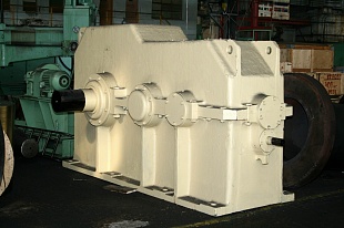 Single stage and double stage kinematic cilindrical gearboxes